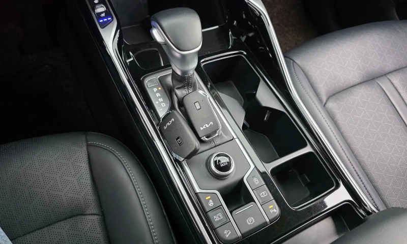 Kia Sorento Diesel 2.2 2Wd Prestige , снимка 9 - Автомобили и джипове - 52705737