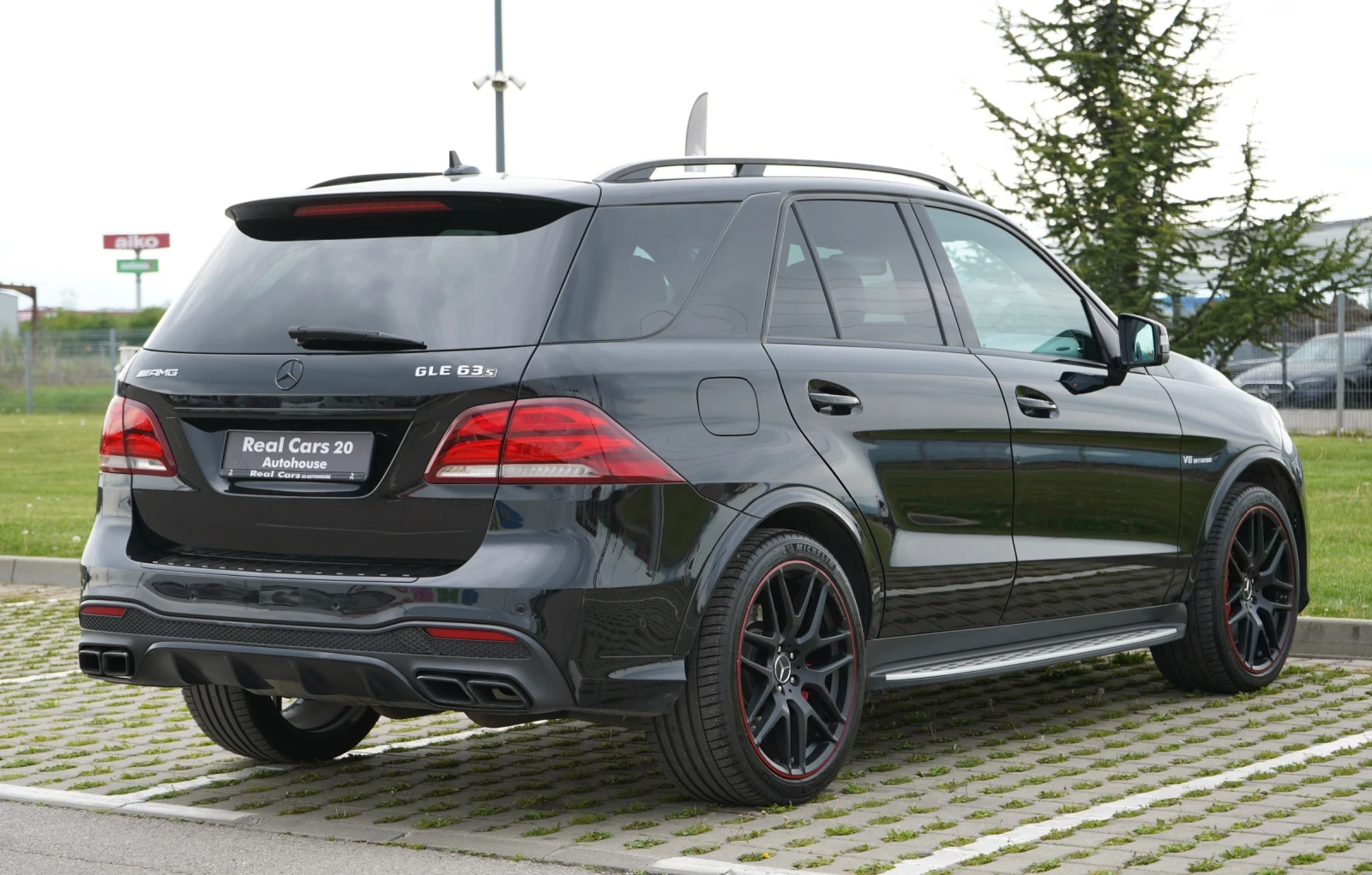Mercedes-Benz GLE 63 S AMG B&O* CARBON* DISTR* KEYLESS* 360* TV* PANO, снимка 4 - Автомобили и джипове - 54456093