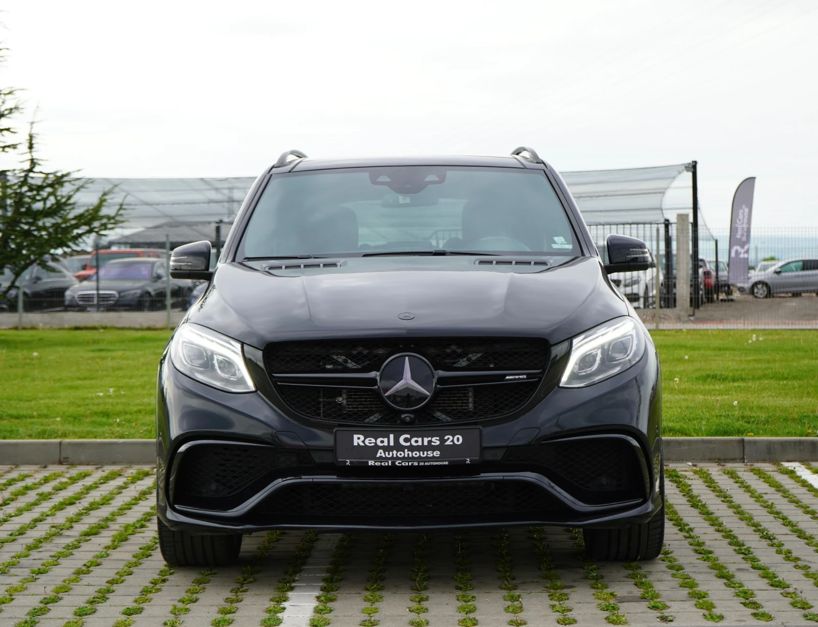 Mercedes-Benz GLE 63 S AMG B&O* CARBON* DISTR* KEYLESS* 360* TV* PANO, снимка 2 - Автомобили и джипове - 54456093