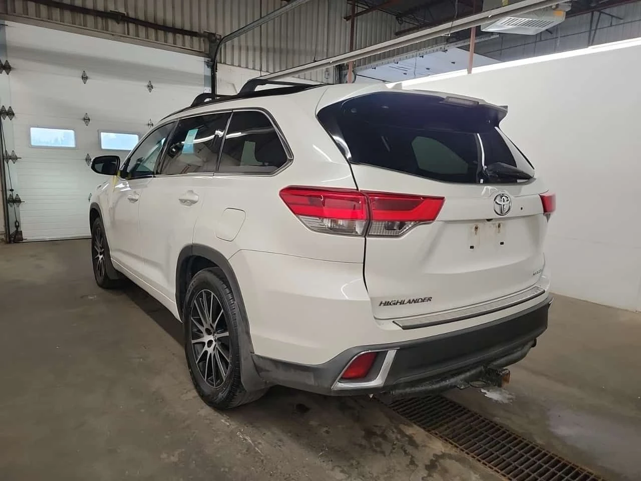 Toyota Highlander SE| ПОДГРЕВИ| МЪРТВА ТОЧКА| 2 КЛЮЧА| 7 МЕСТА| , снимка 4 - Автомобили и джипове - 55614369