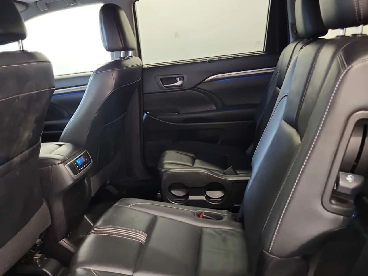 Toyota Highlander SE| ПОДГРЕВИ| МЪРТВА ТОЧКА| 2 КЛЮЧА| 7 МЕСТА| , снимка 12 - Автомобили и джипове - 55614369