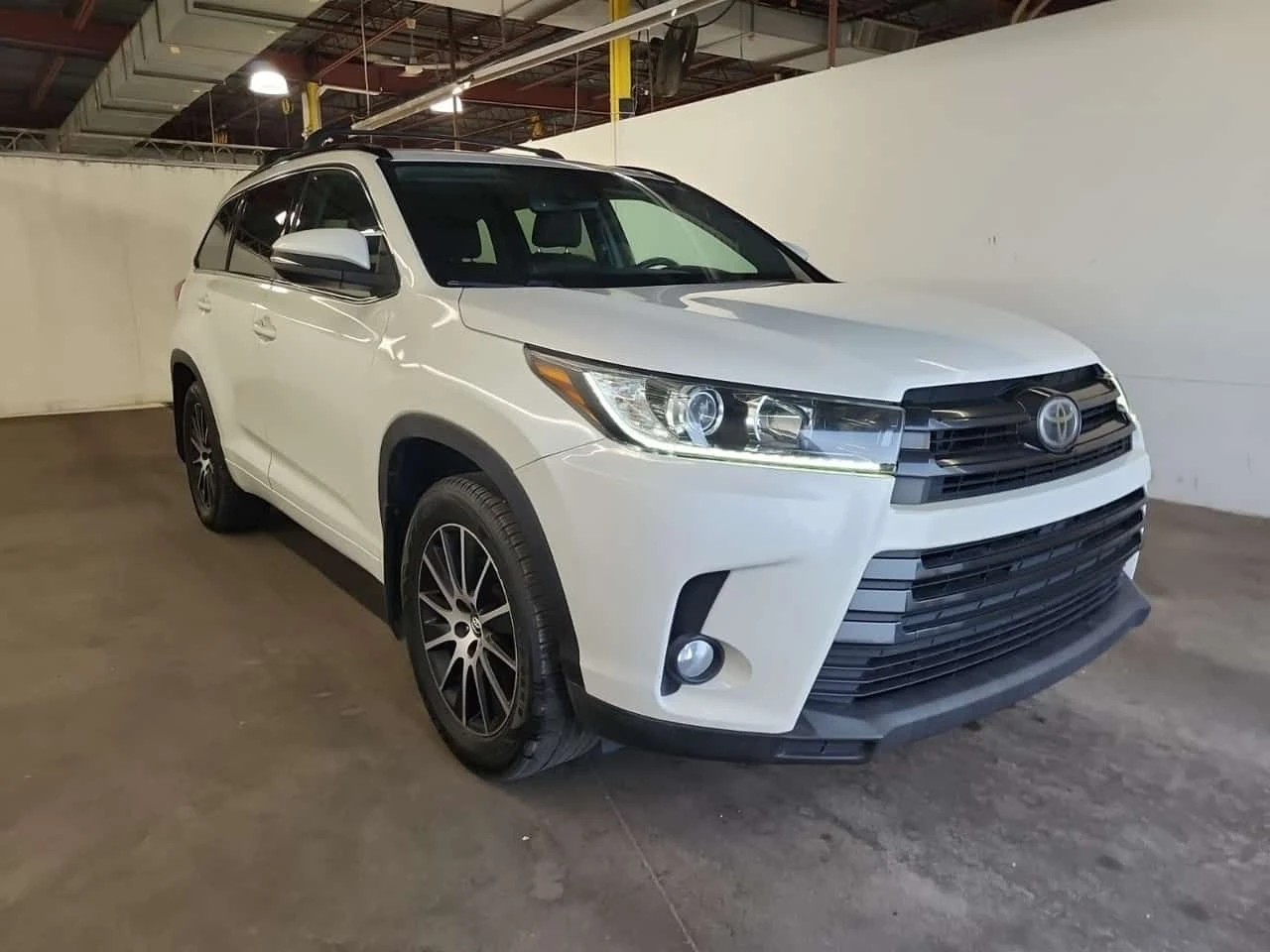 Toyota Highlander SE| ПОДГРЕВИ| МЪРТВА ТОЧКА| 2 КЛЮЧА| 7 МЕСТА| , снимка 2 - Автомобили и джипове - 55614369