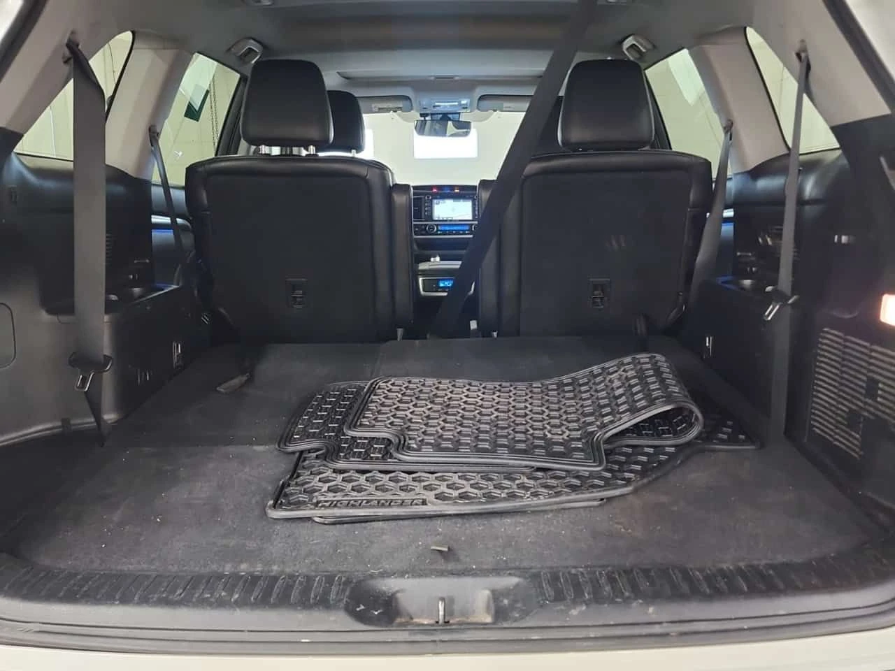 Toyota Highlander SE| ПОДГРЕВИ| МЪРТВА ТОЧКА| 2 КЛЮЧА| 7 МЕСТА| , снимка 14 - Автомобили и джипове - 55614369