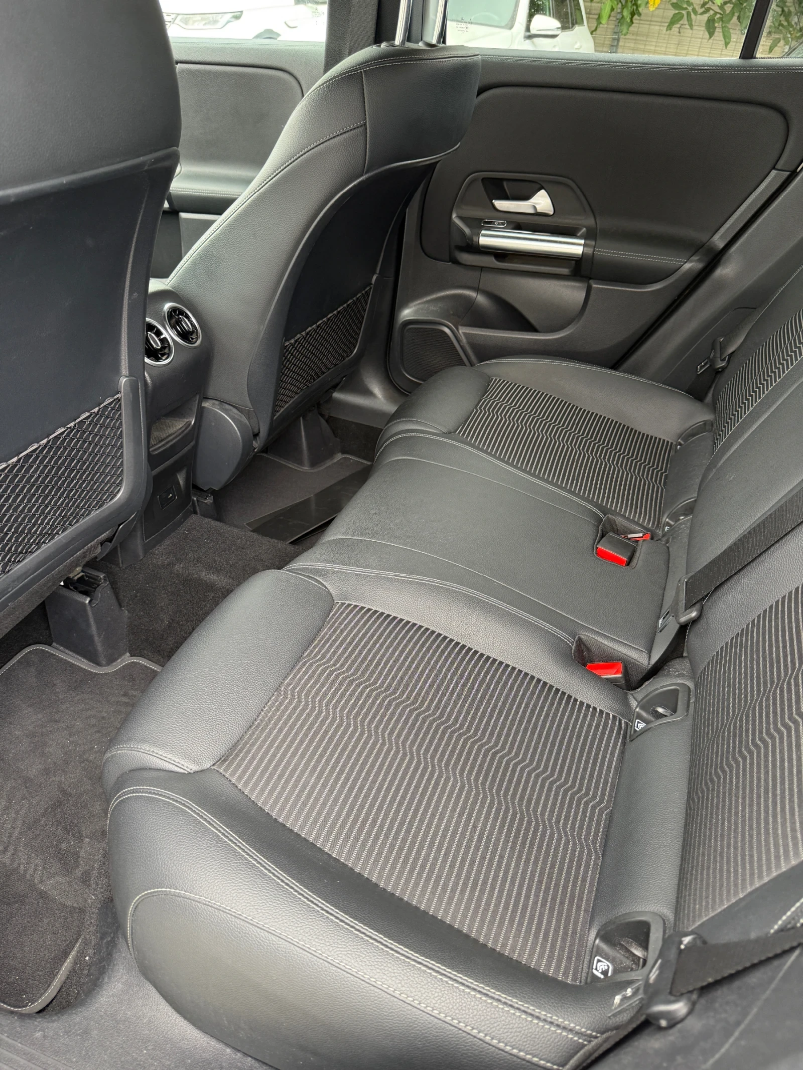 Mercedes-Benz GLA 200 200d 150к.с. Sport plus Full led, снимка 11 - Автомобили и джипове - 55850152