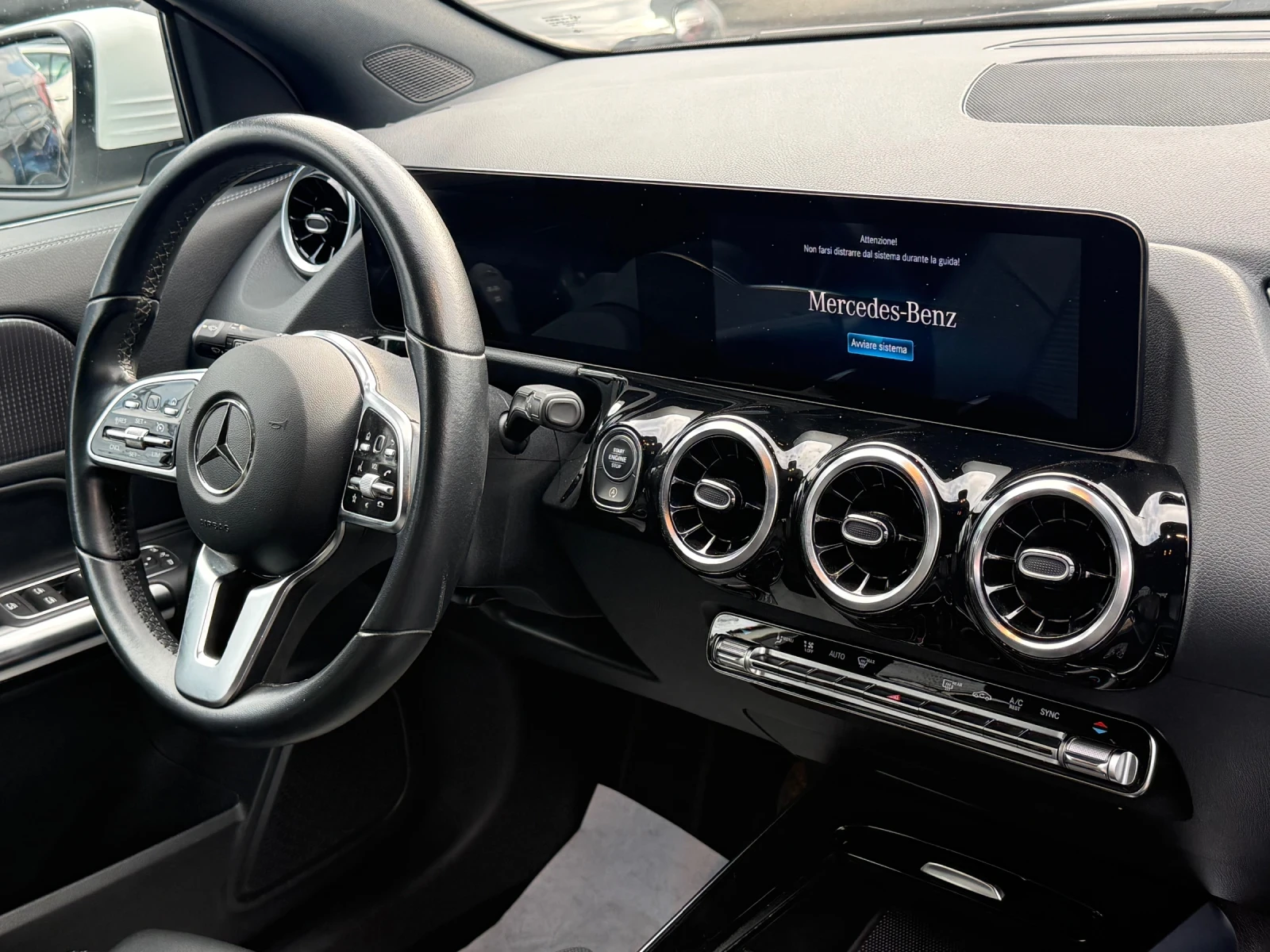 Mercedes-Benz GLA 200 200d 150к.с. Sport plus Full led, снимка 13 - Автомобили и джипове - 55850152