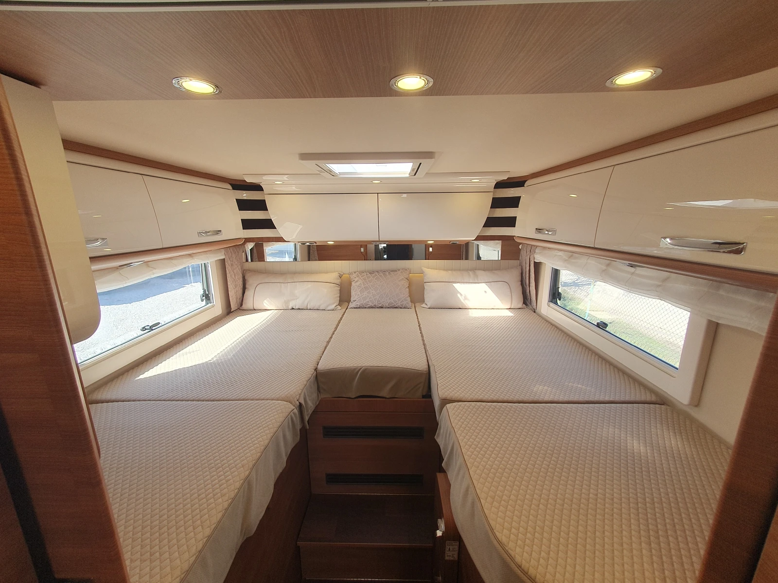 Кемпер Carthago C-Line 4.9L Mercedes* ALDE* Хидравлика* LiFePO4, снимка 12 - Каравани и кемпери - 54879688