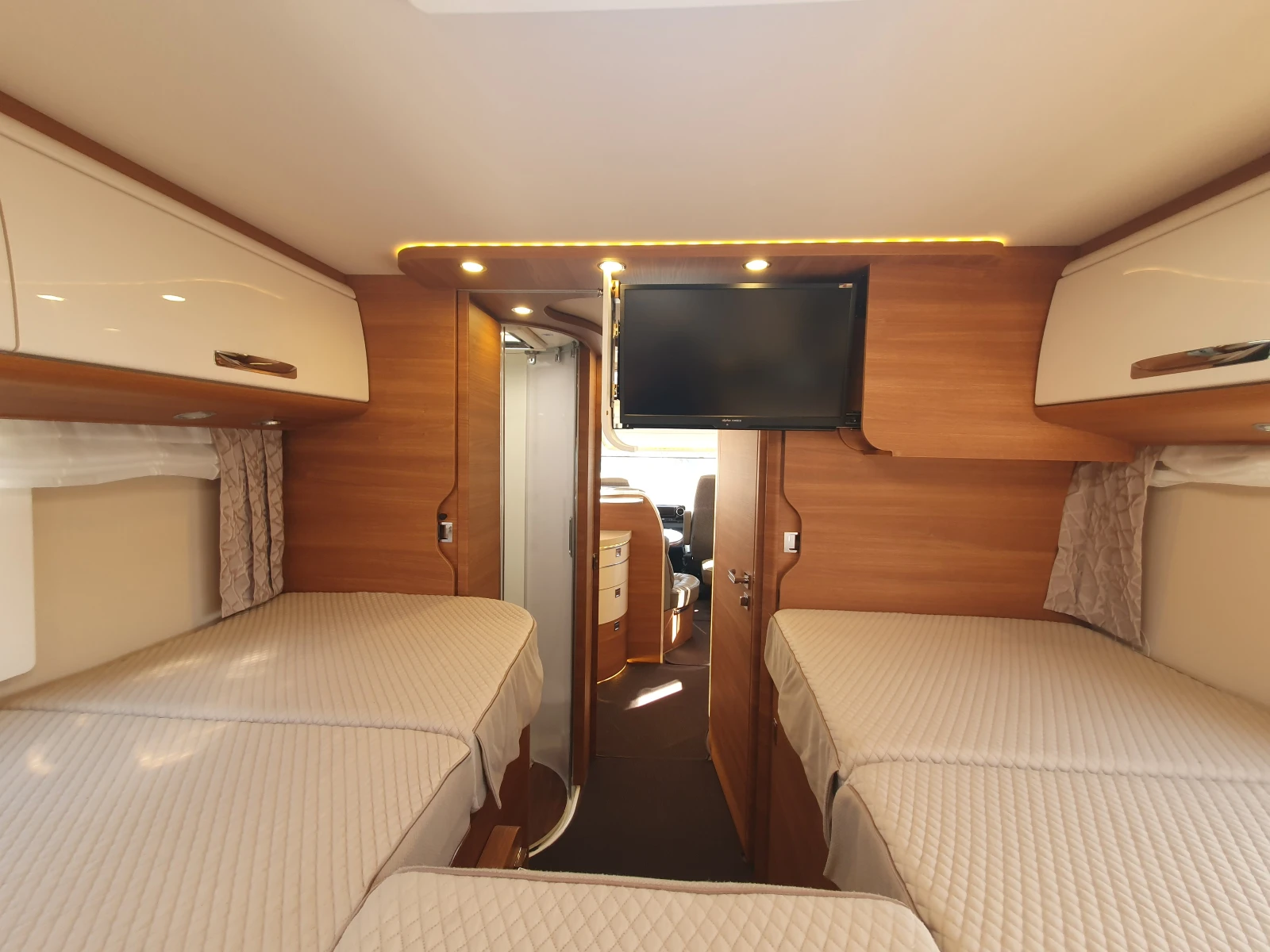 Кемпер Carthago C-Line 4.9L Mercedes* ALDE* Хидравлика* LiFePO4, снимка 13 - Каравани и кемпери - 54879688