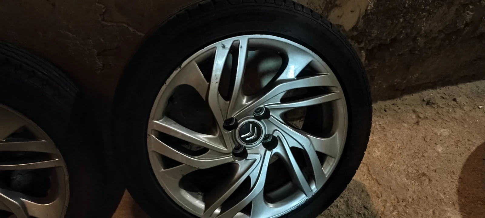 ���� � ������ 225/45R17 �� Citroen DS4 | Mobile.bg � ����������� 8