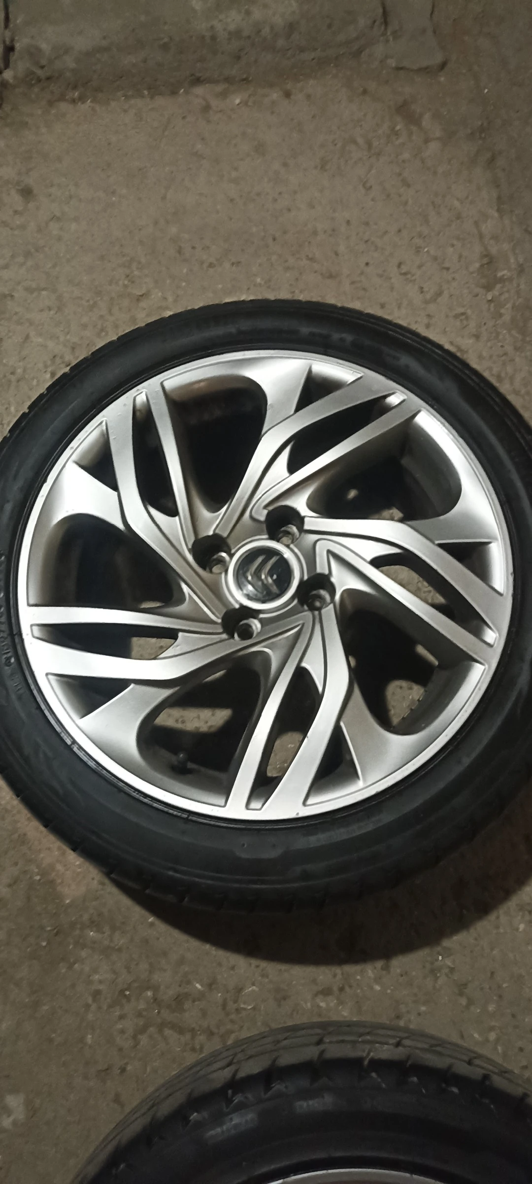���� � ������ 225/45R17 �� Citroen DS4 | Mobile.bg � ����������� 2