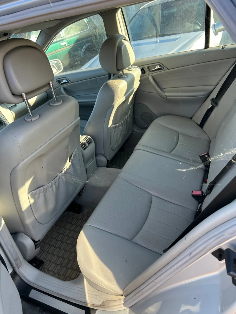 Mercedes-Benz C 220, снимка 5 - Автомобили и джипове - 53289348