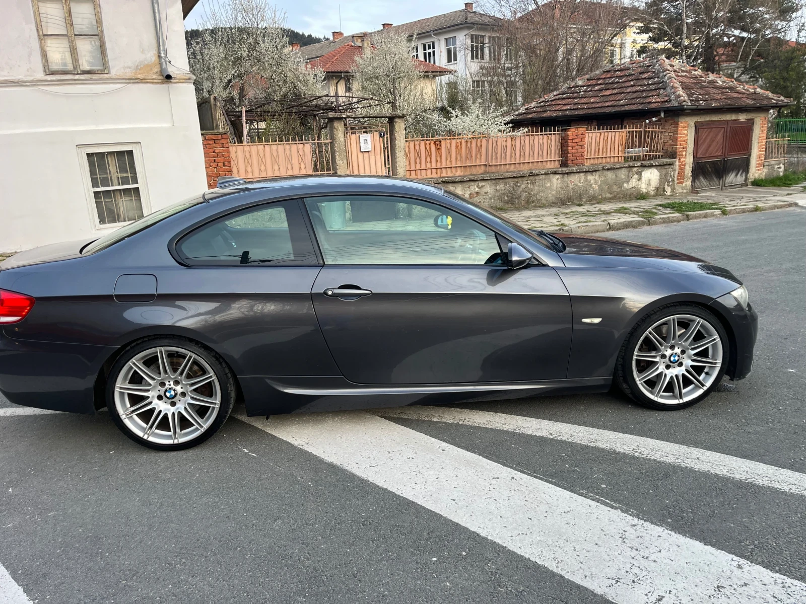 BMW 330 330 D  M sport, снимка 2 - Автомобили и джипове - 54231364