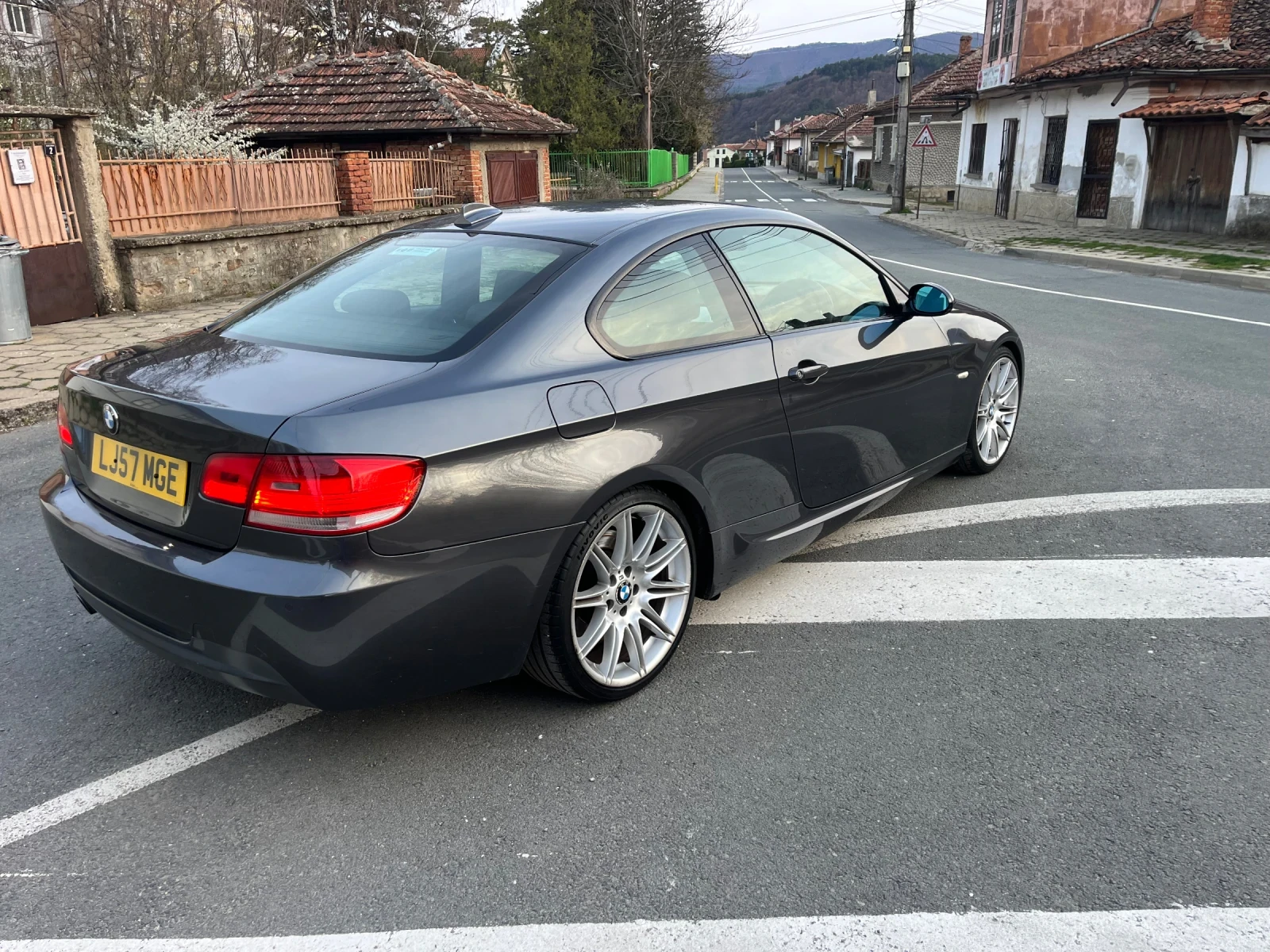 BMW 330 330 D  M sport, снимка 3 - Автомобили и джипове - 54231364