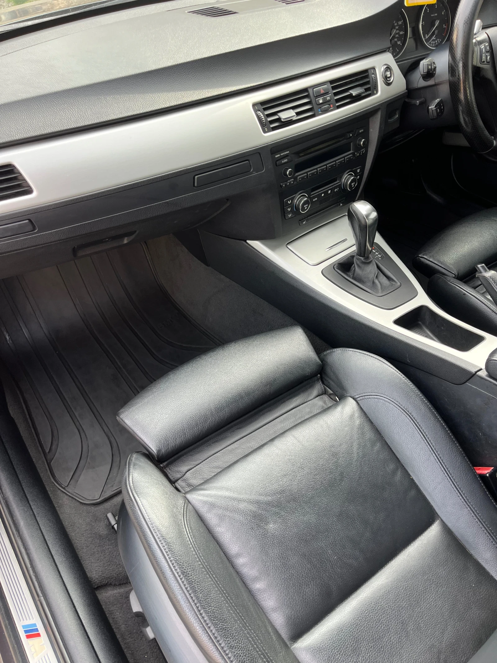 BMW 330 330 D  M sport, снимка 10 - Автомобили и джипове - 54231364