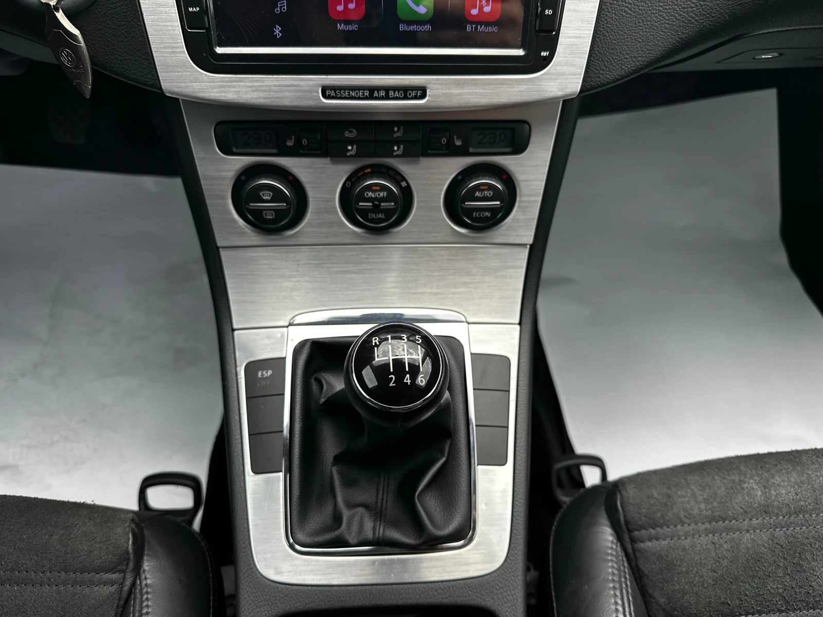 VW Passat 2.0TDI 140к.с Highline, снимка 13 - Автомобили и джипове - 55434246