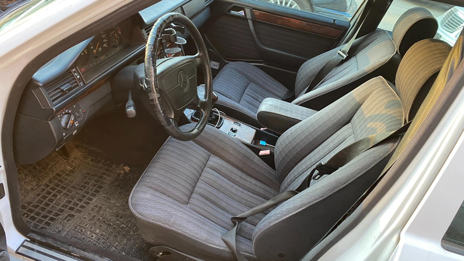 Mercedes-Benz 124 TE200, снимка 7 - Автомобили и джипове - 55800985