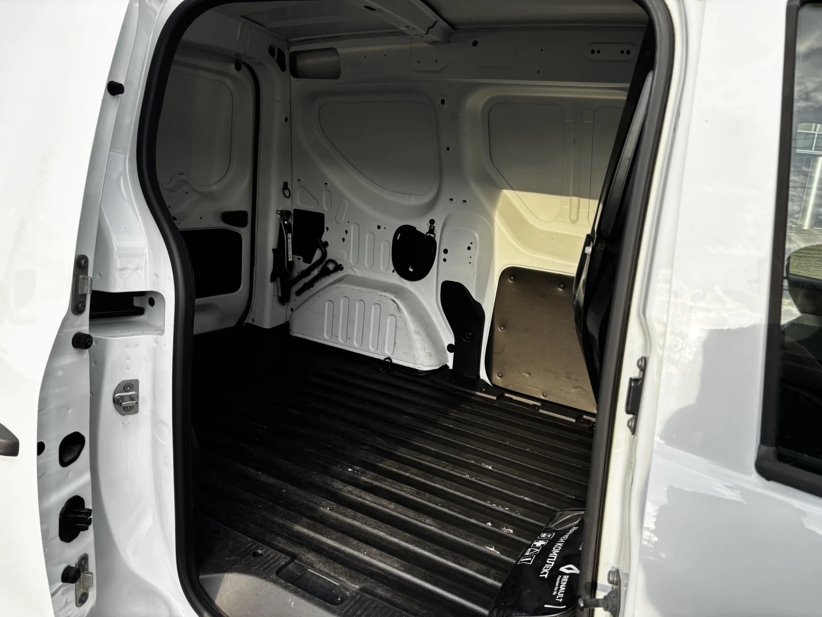 Renault Express 1.5dCi/ 75к.с., снимка 10 - Автомобили и джипове - 56457916