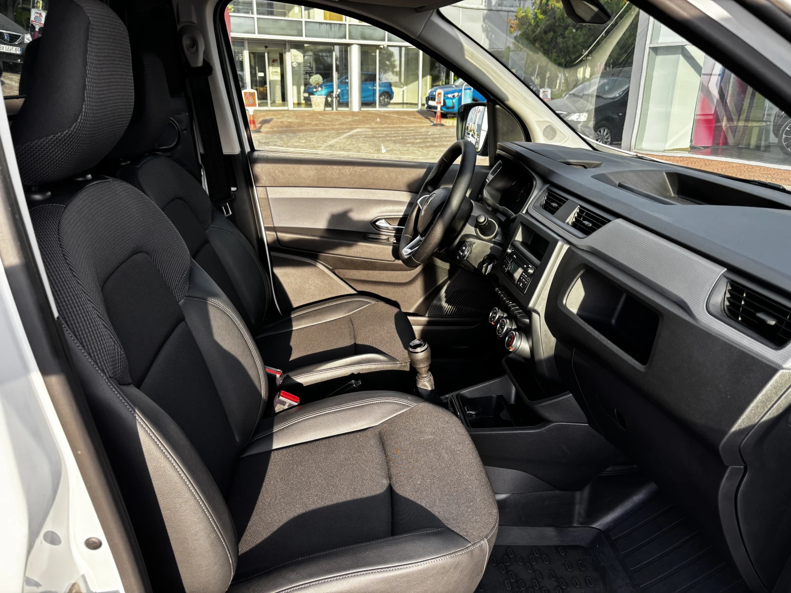 Renault Express 1.5dCi/ 75к.с., снимка 15 - Автомобили и джипове - 56457916