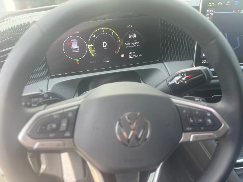 VW Tiguan 2.0 TDI Автомат, снимка 9 - Автомобили и джипове - 52112189