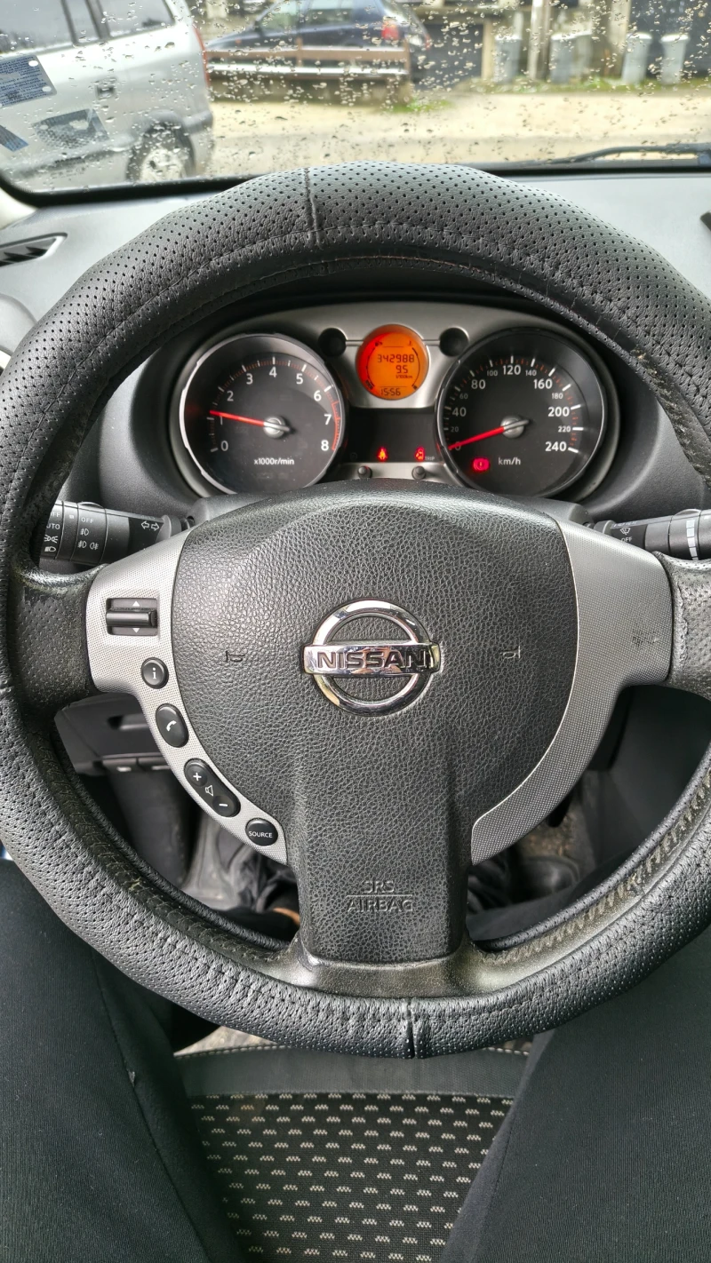 Nissan Qashqai 1.6, снимка 6 - Автомобили и джипове - 53033511