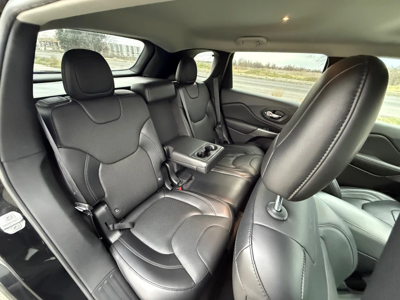 Jeep Cherokee  4x4 AUT. NAVI LIMITED ШВЕЙЦАРИЯ, снимка 11 - Автомобили и джипове - 53290791