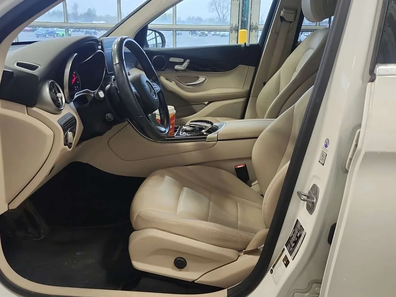 Mercedes-Benz GLC 300 МЪРТВА ТОЧКА| ПОДГРЕВИ| ПАНОРАМА| CARFAX| , снимка 10 - Автомобили и джипове - 54518504