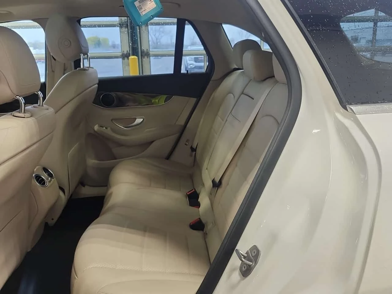 Mercedes-Benz GLC 300 МЪРТВА ТОЧКА| ПОДГРЕВИ| ПАНОРАМА| CARFAX| , снимка 15 - Автомобили и джипове - 54518504