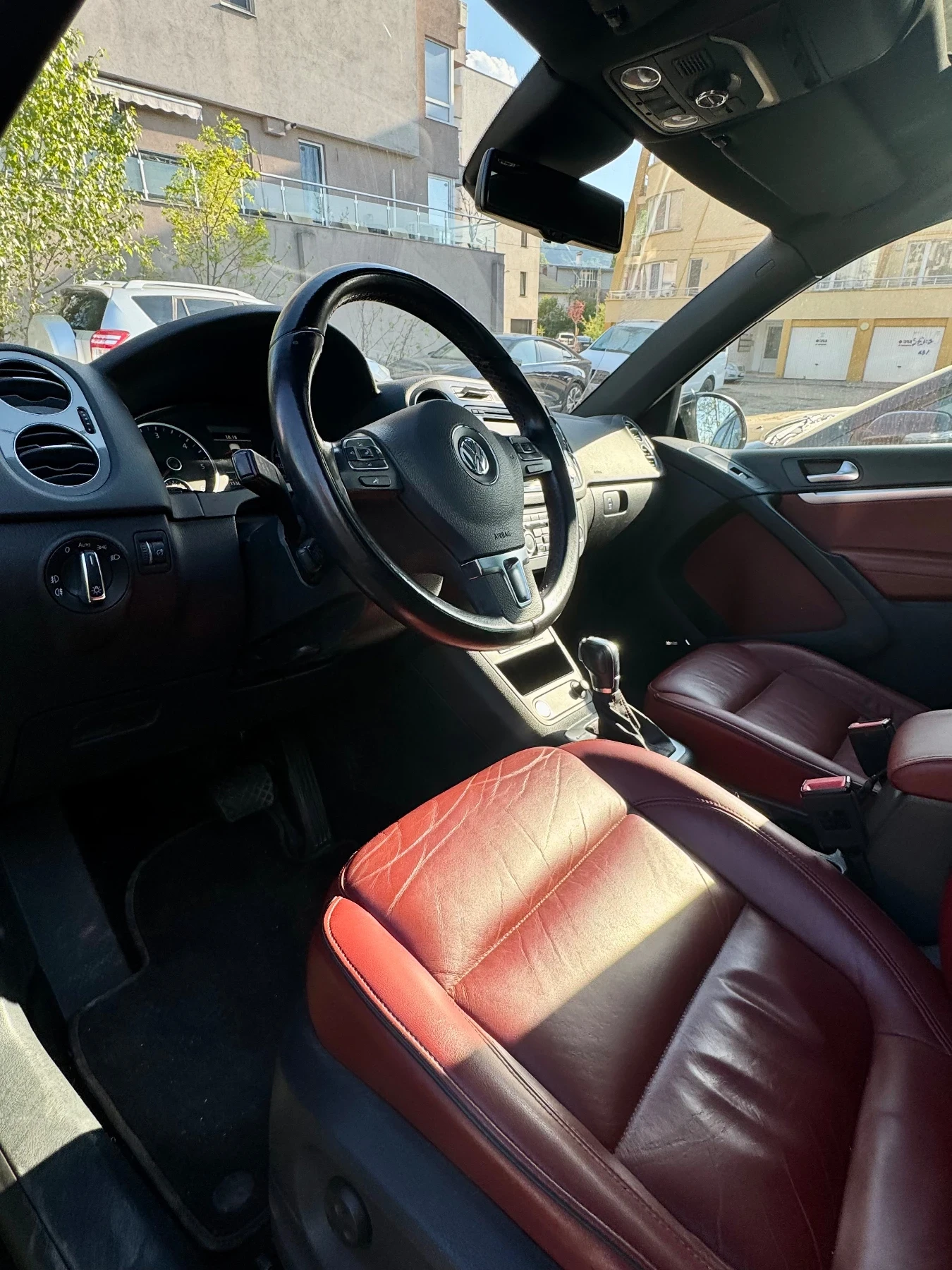 VW Tiguan 2.0 TDI 4Motion R-Line DSG, снимка 12 - Автомобили и джипове - 54755021