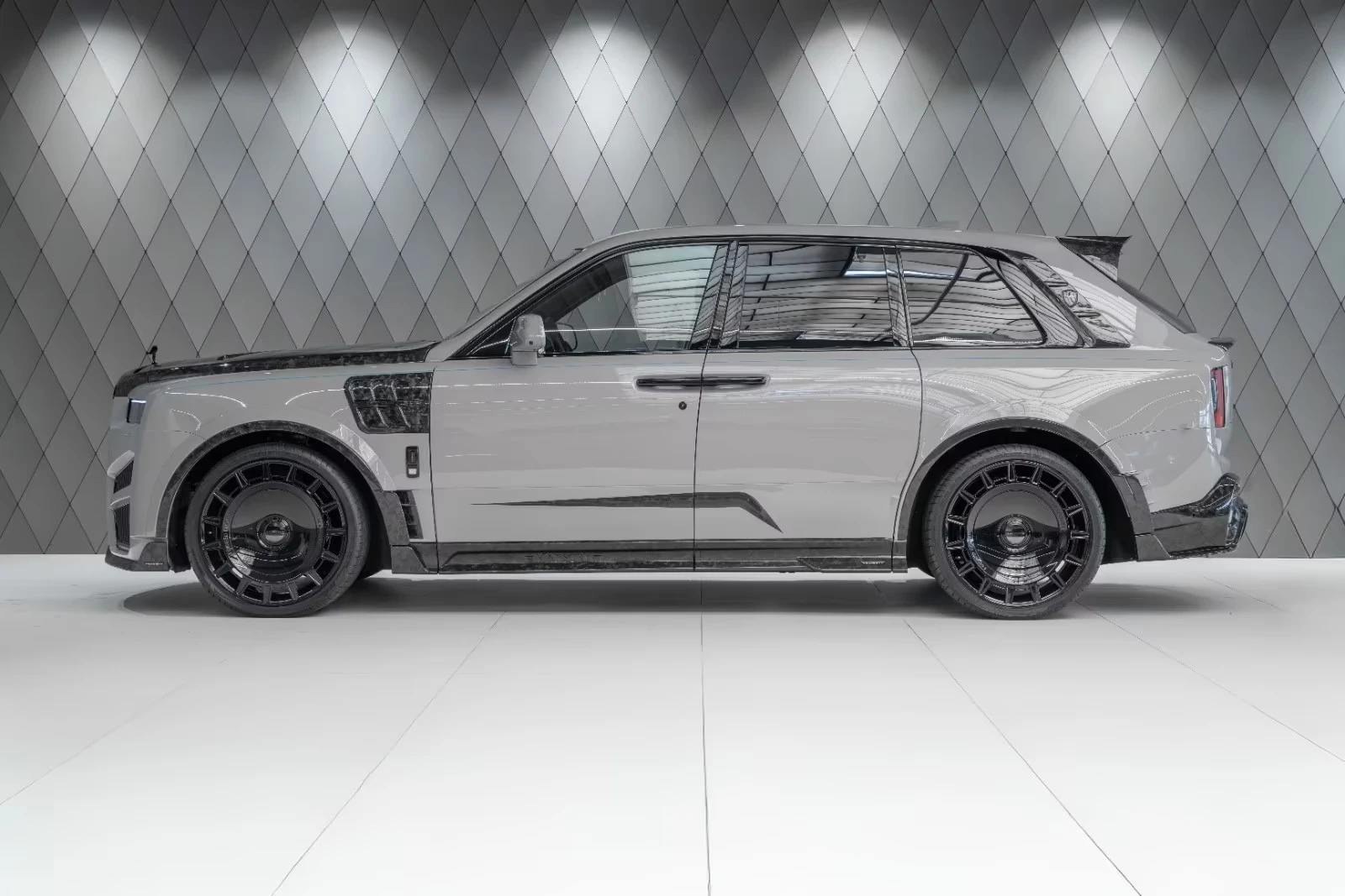 Rolls-Royce Cullinan MANSORY / V12 / BESPOKE / SHOOTING STAR / HEAD UP/ | Mobile.bg � ����������� 3