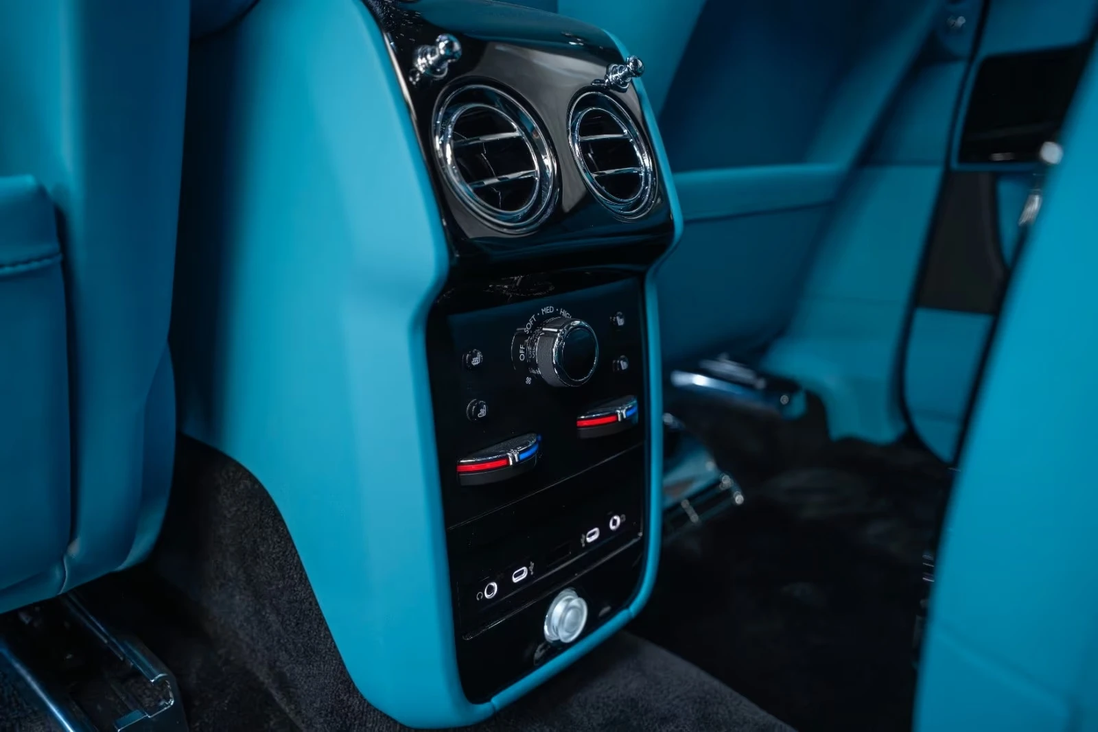 Rolls-Royce Cullinan MANSORY / V12 / BESPOKE / SHOOTING STAR / HEAD UP/ | Mobile.bg � ����������� 15