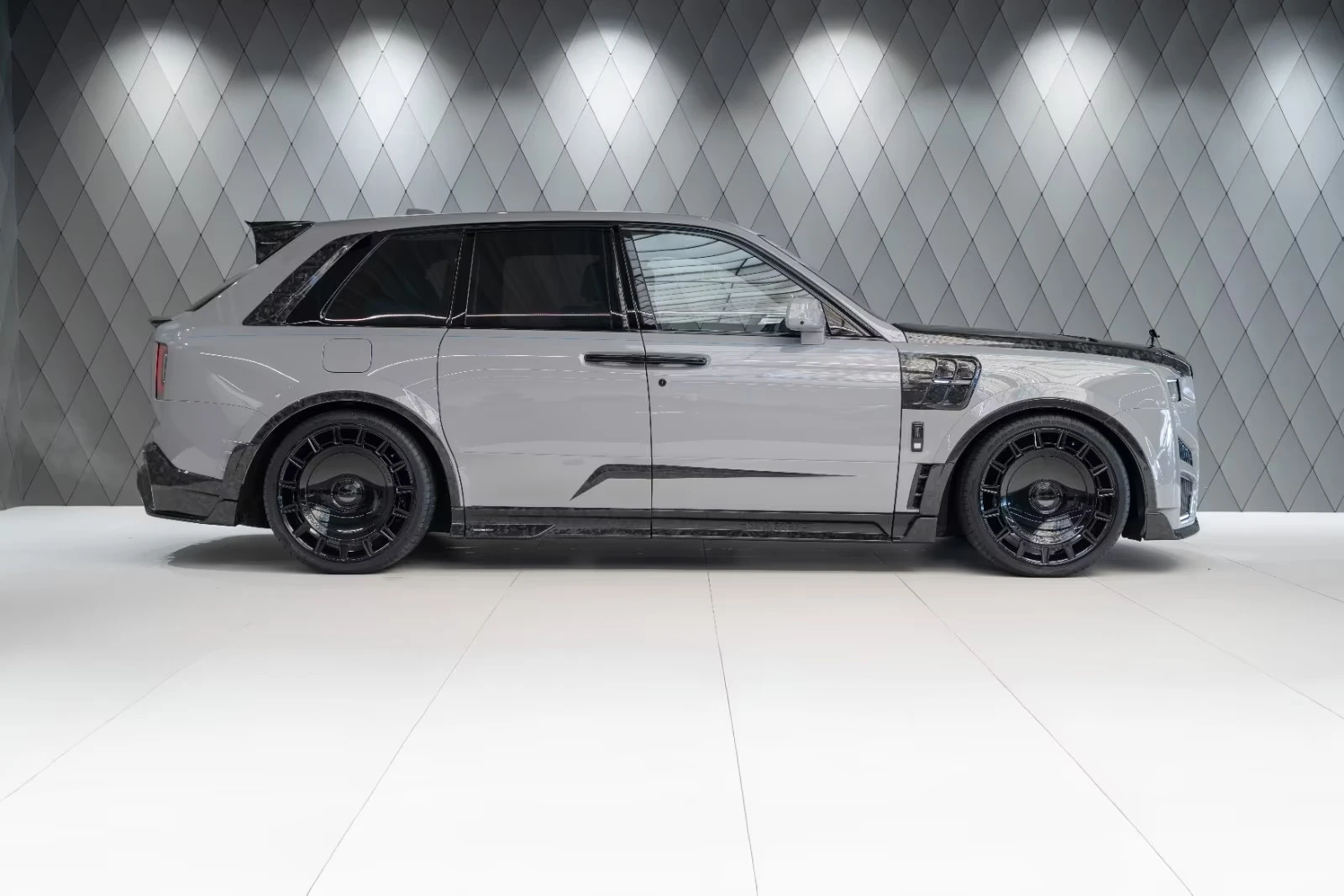 Rolls-Royce Cullinan MANSORY / V12 / BESPOKE / SHOOTING STAR / HEAD UP/ | Mobile.bg � ����������� 7