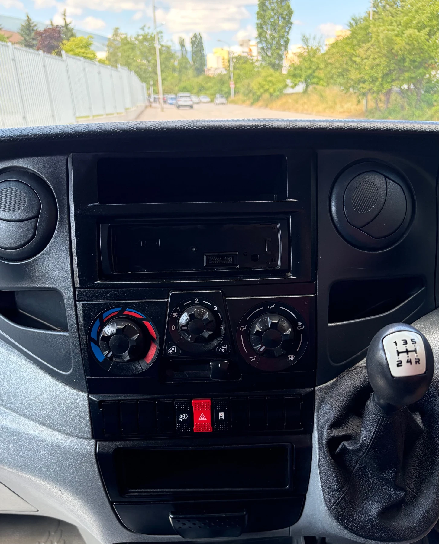 Iveco Daily 35S12, снимка 12 - Бусове и автобуси - 56171050