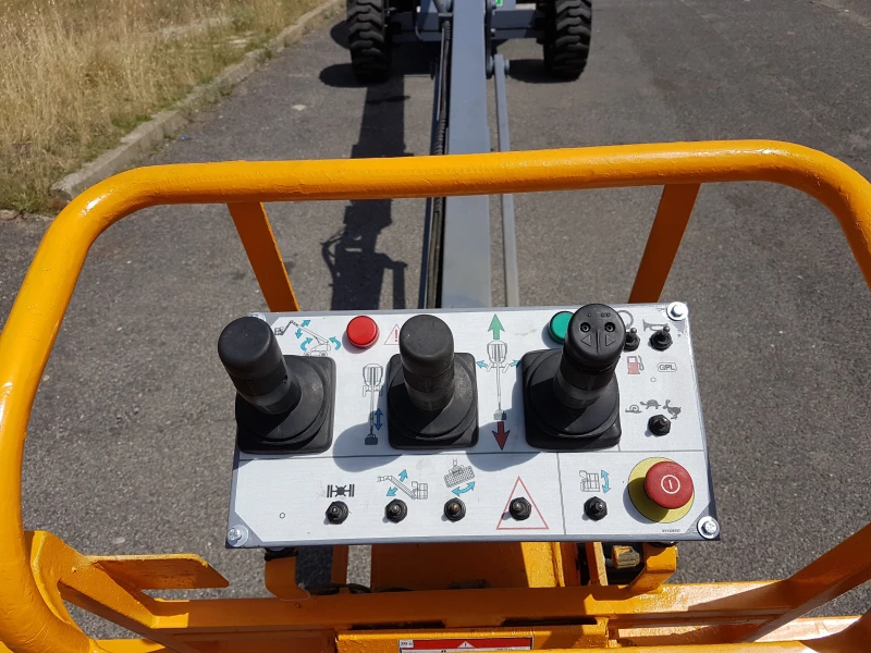 Автовишка Друга марка Haulotte H23 TPX 4х4, снимка 11 - Индустриална техника - 49708013