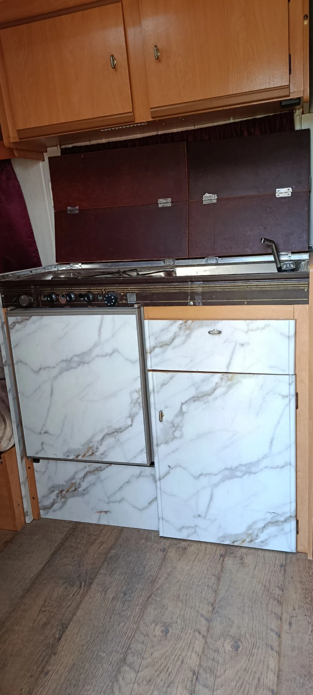 Каравана Caravelair, снимка 8 - Каравани и кемпери - 53968456