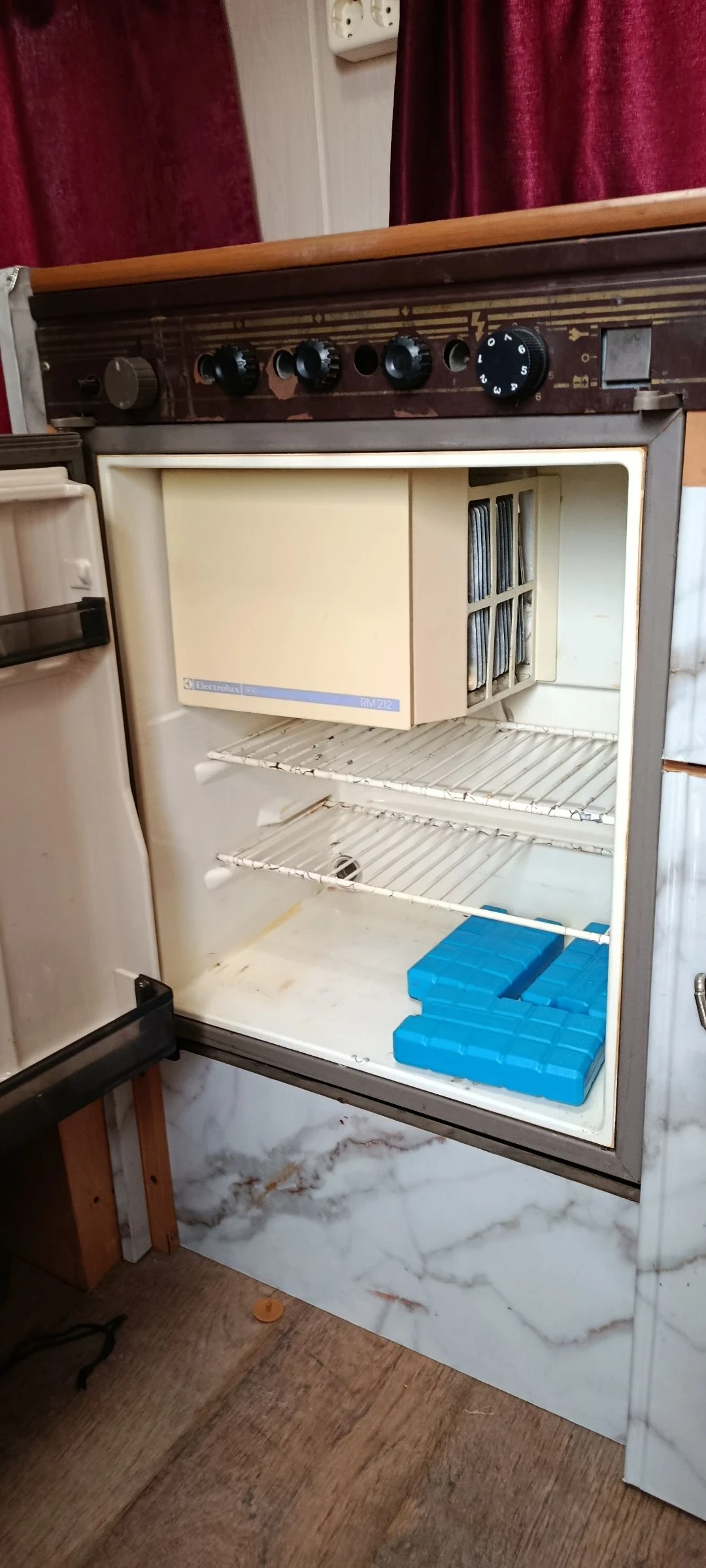 Каравана Caravelair, снимка 16 - Каравани и кемпери - 53968456