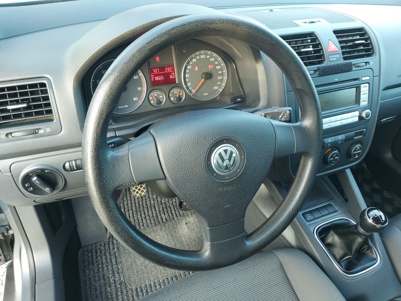 VW Golf 1.6 Benzin/Gaz, снимка 8 - Автомобили и джипове - 42825451