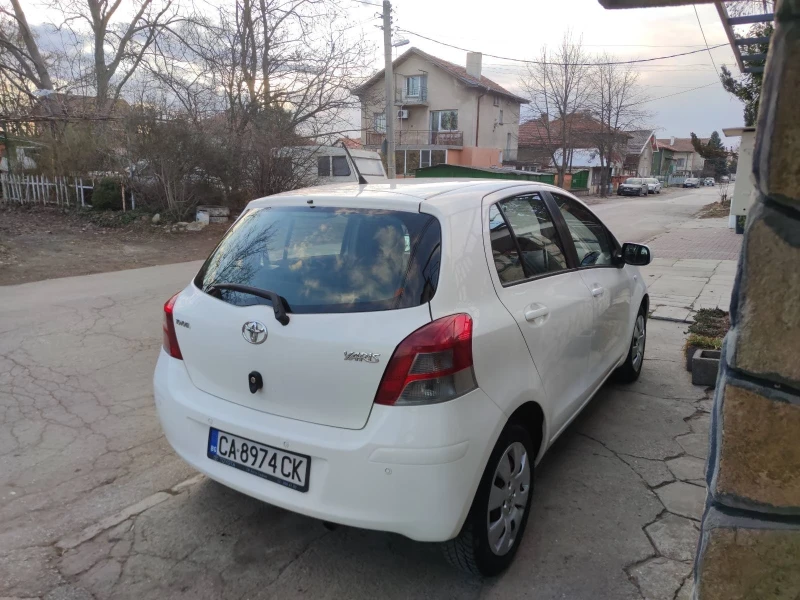 Toyota Yaris, снимка 4 - Автомобили и джипове - 48091439