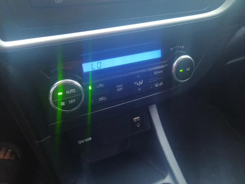 Toyota Auris 1.33, снимка 13 - Автомобили и джипове - 51266416