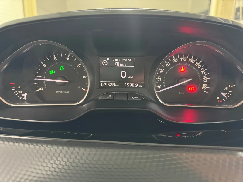 Peugeot 208 1.2i ALLURE- LED/ KLIMATRONIC/ CAMERA/ 129.000 km!, снимка 12 - Автомобили и джипове - 52695992