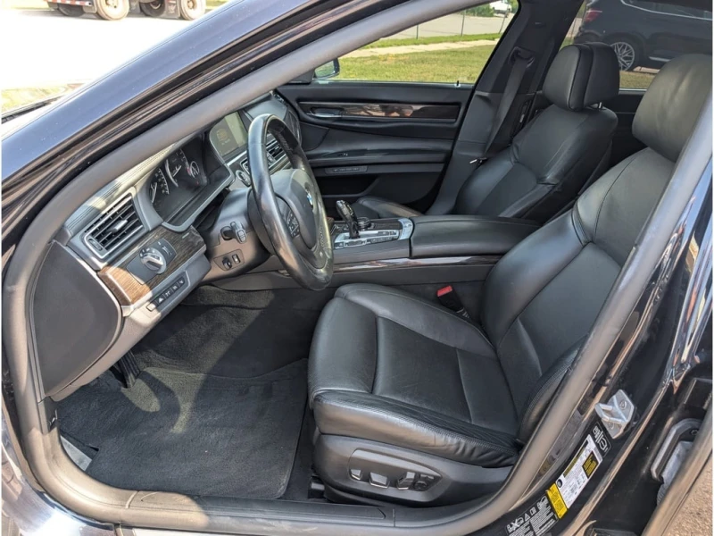 BMW 750 * 4dr Sdn 750i xDrive AWD * CARFAX * ЦЕНА ДО БГ, снимка 7 - Автомобили и джипове - 52991757