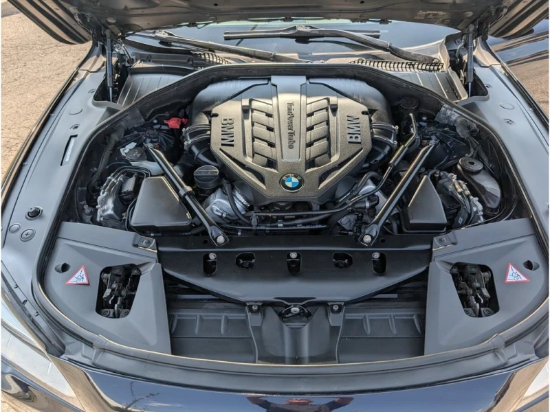 BMW 750 * 4dr Sdn 750i xDrive AWD * CARFAX * ЦЕНА ДО БГ, снимка 13 - Автомобили и джипове - 52991757