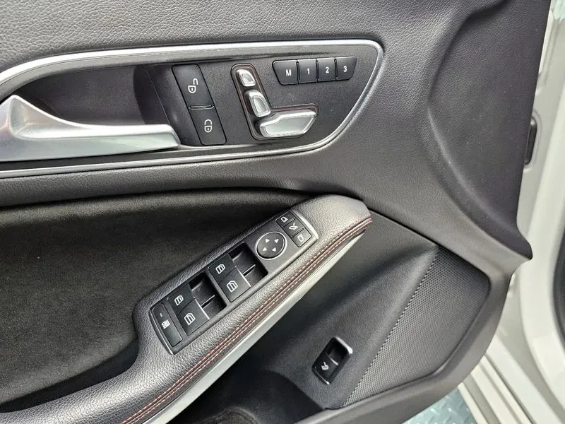 Mercedes-Benz CLA 220 C 117 AMG LINE, снимка 14 - Автомобили и джипове - 55651125