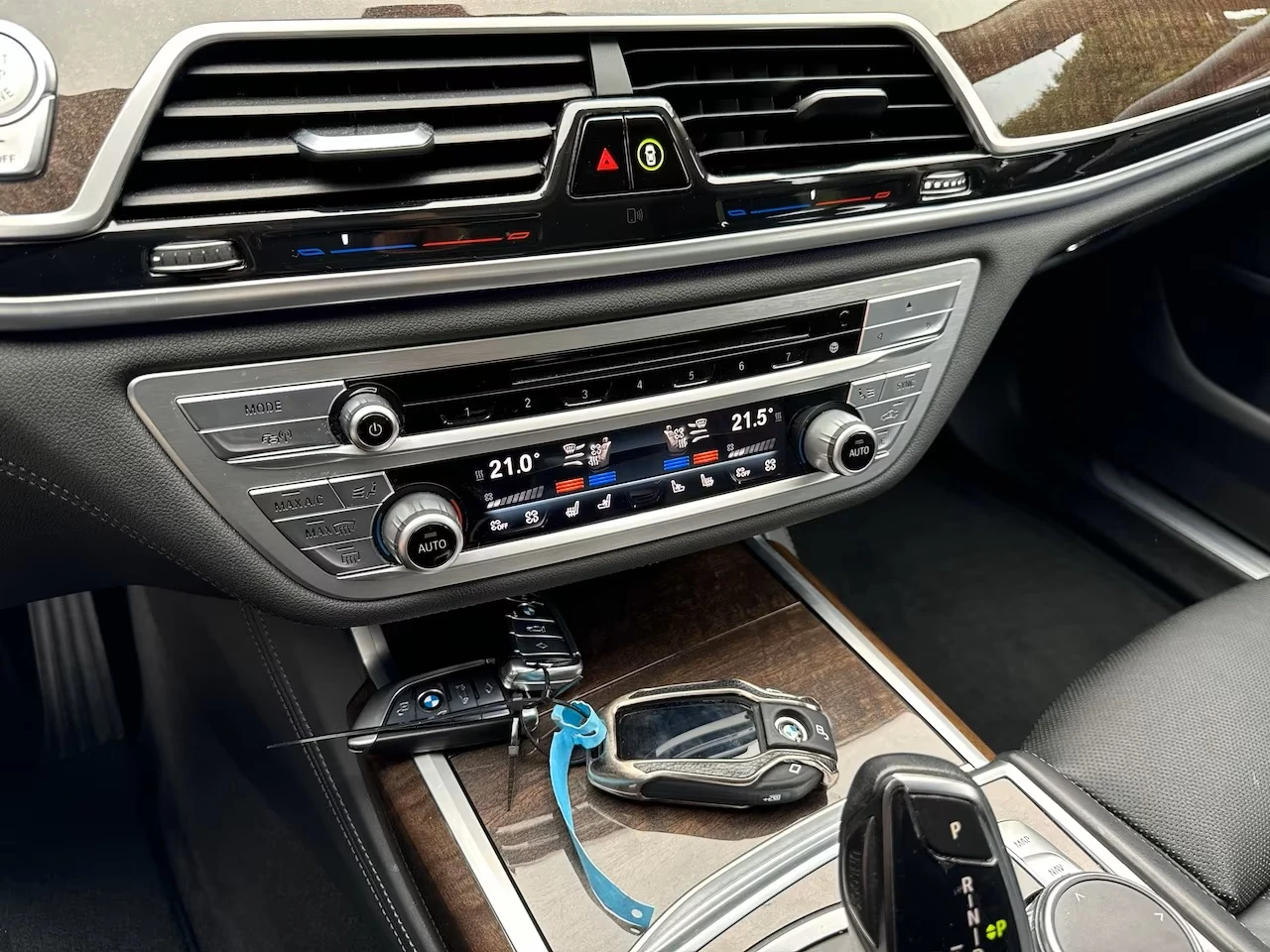 BMW 750 i xDrive - изображение 6