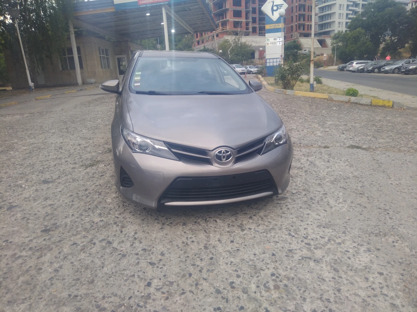 Toyota Auris 1.33 - изображение 2