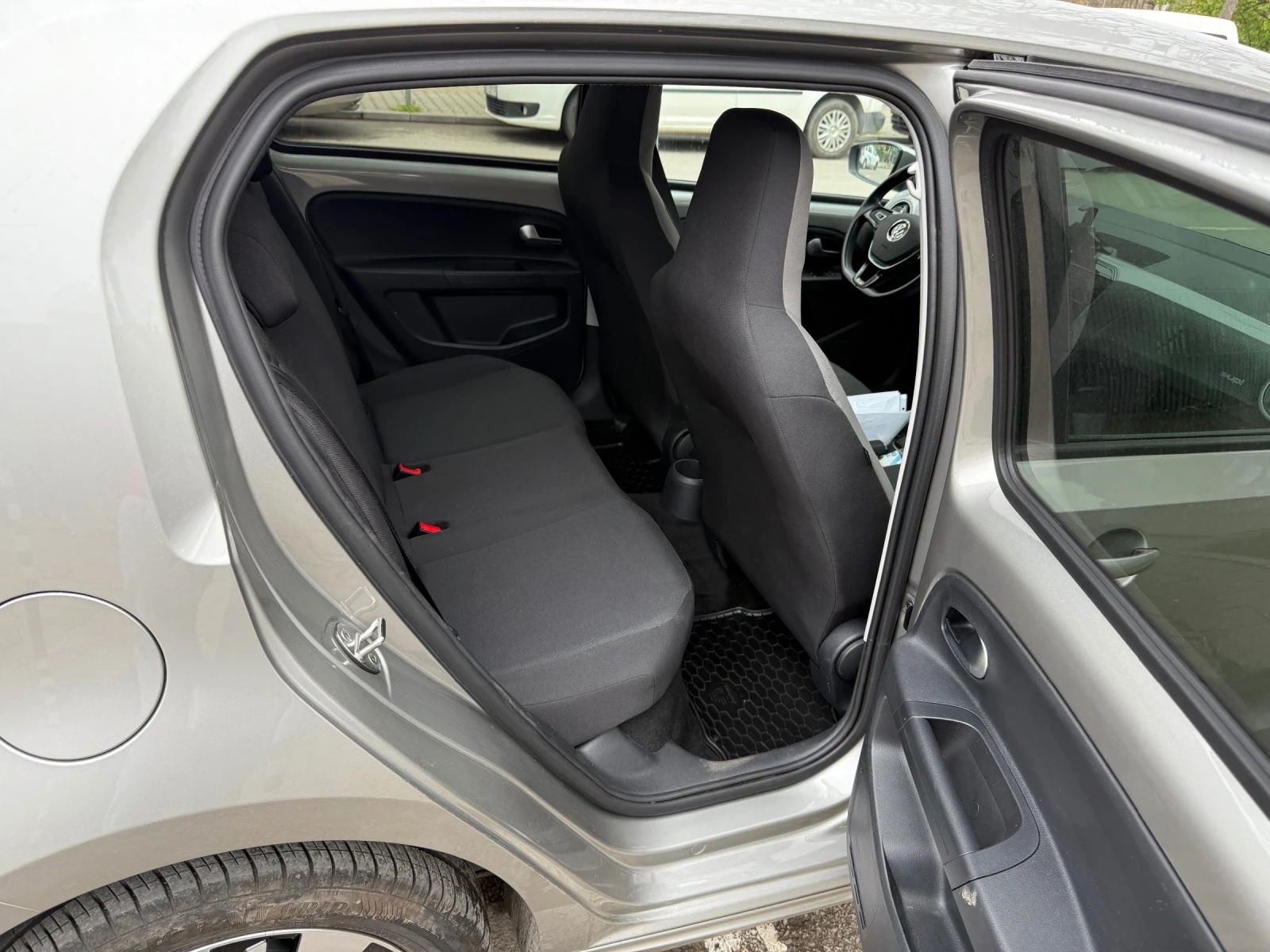 VW Up Голяма батерия 36.8 kw.h/ CCS - изображение 7