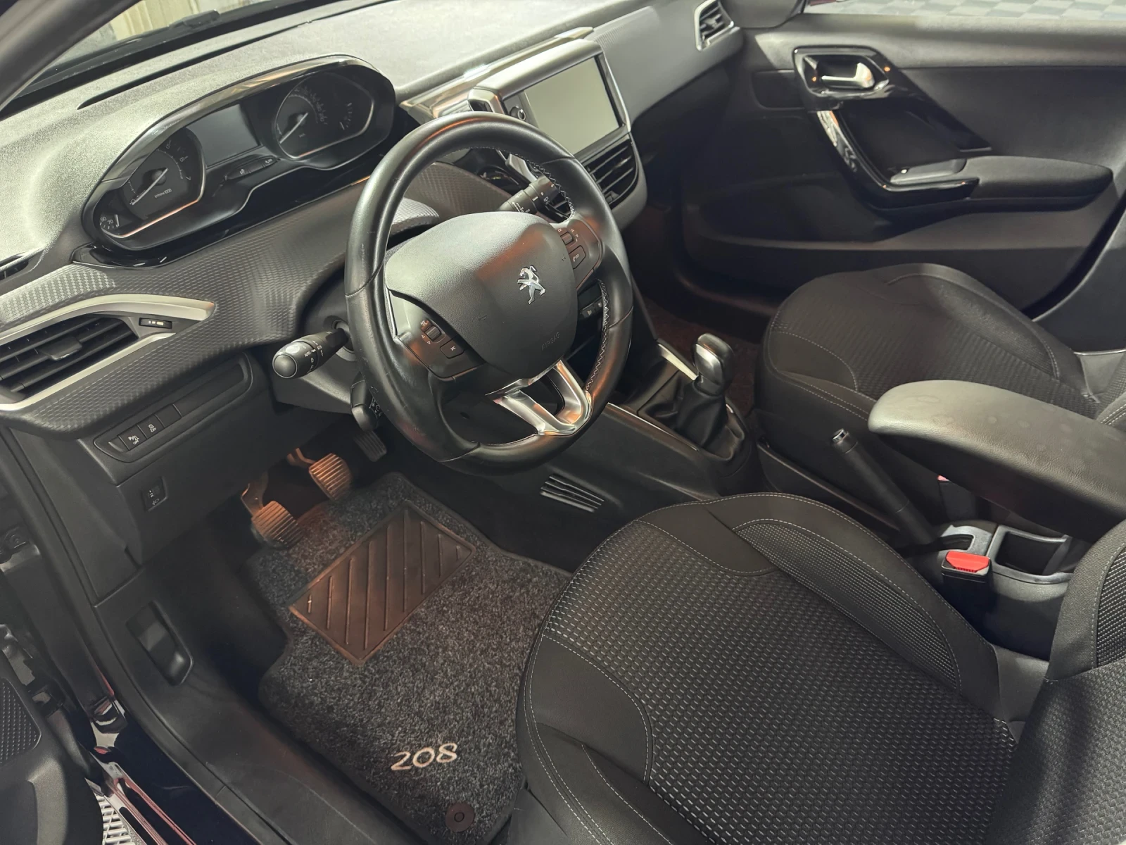 Peugeot 208 1.2i ALLURE- LED/ KLIMATRONIC/ CAMERA/ 129.000 km! - изображение 9