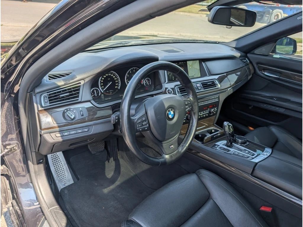 BMW 750 * 4dr Sdn 750i xDrive AWD * CARFAX * ЦЕНА ДО БГ - изображение 6