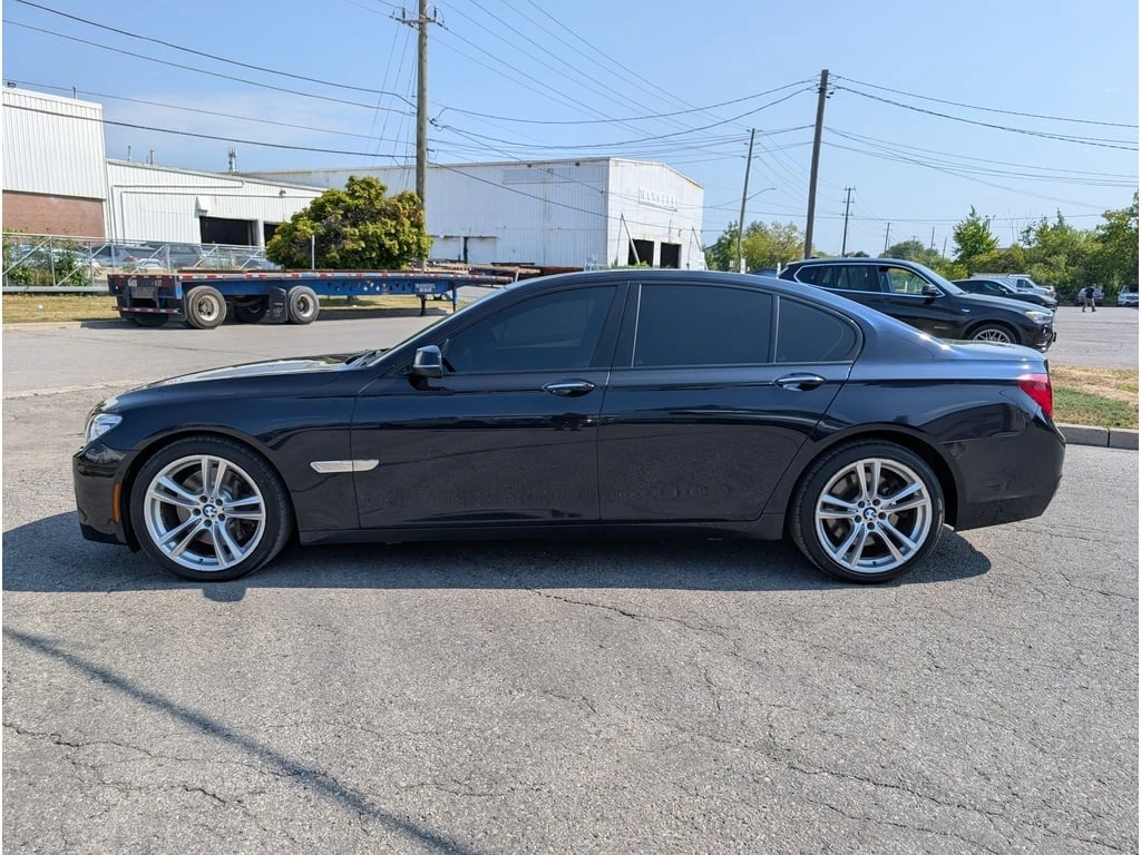 BMW 750 * 4dr Sdn 750i xDrive AWD * CARFAX * ЦЕНА ДО БГ - изображение 2