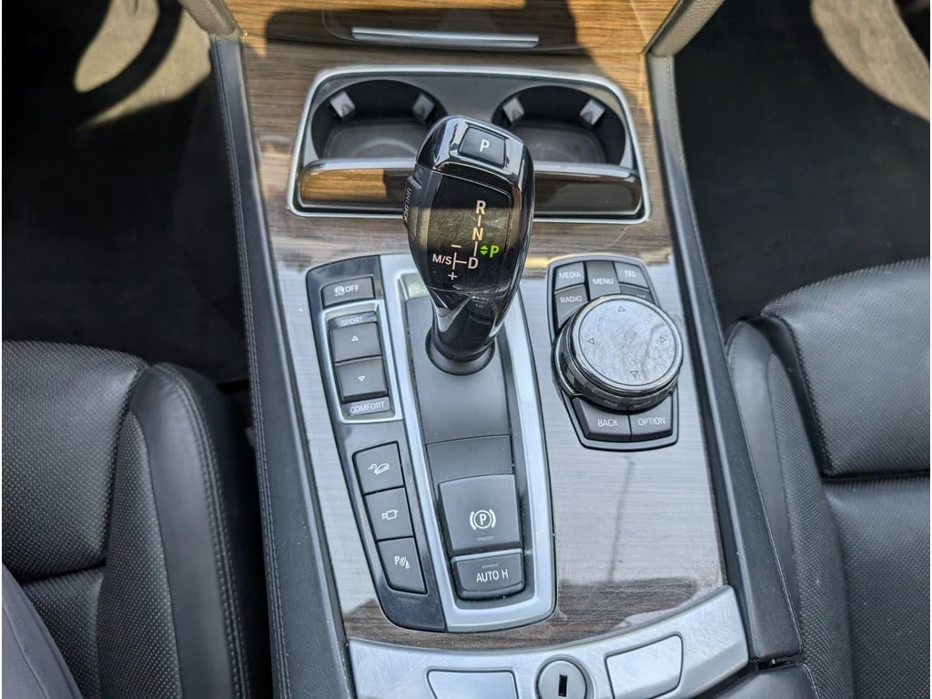 BMW 750 * 4dr Sdn 750i xDrive AWD * CARFAX * ЦЕНА ДО БГ - изображение 10