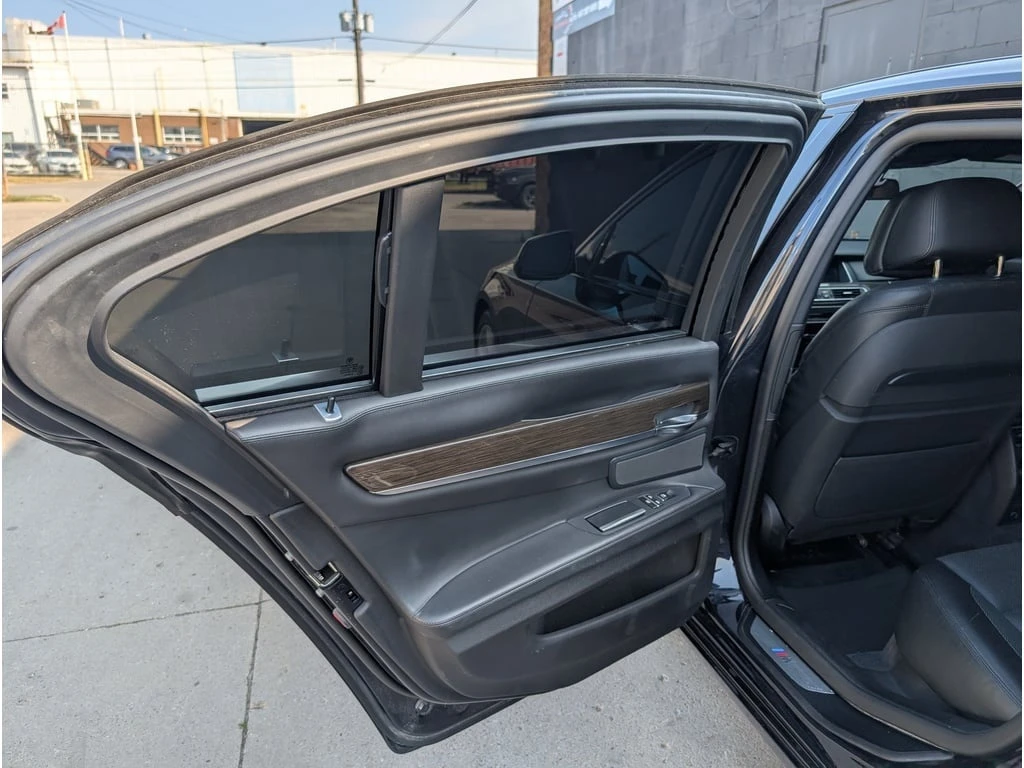 BMW 750 * 4dr Sdn 750i xDrive AWD * CARFAX * ���� �� �� | Mobile.bg � ����������� 12