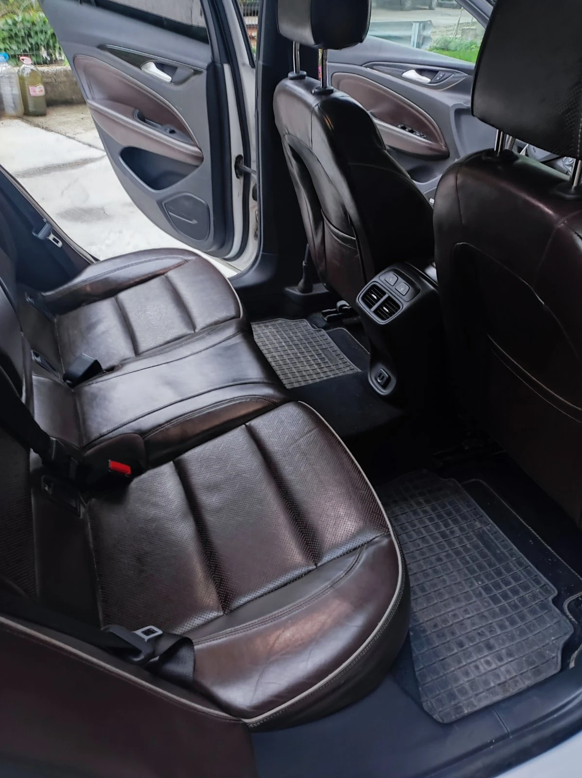 Opel Insignia, снимка 6 - Автомобили и джипове - 53735291